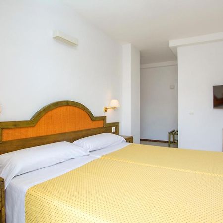 Apartamentos Bon Lloc Santa Eularia des Riu Bagian luar foto