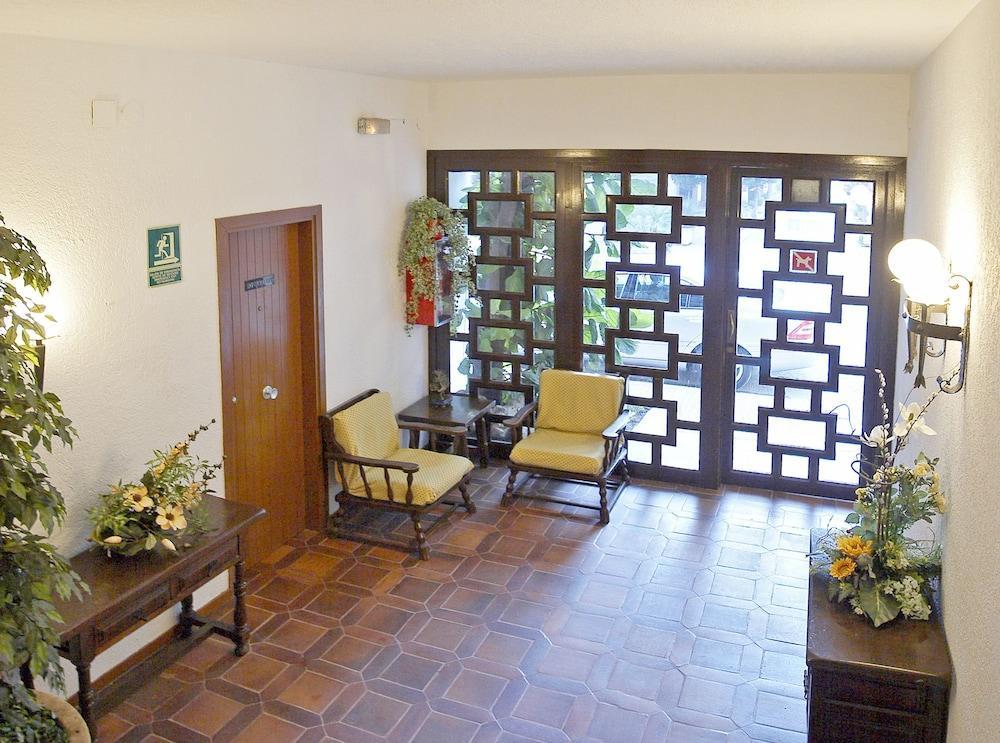 Apartamentos Bon Lloc Santa Eularia des Riu Bagian luar foto