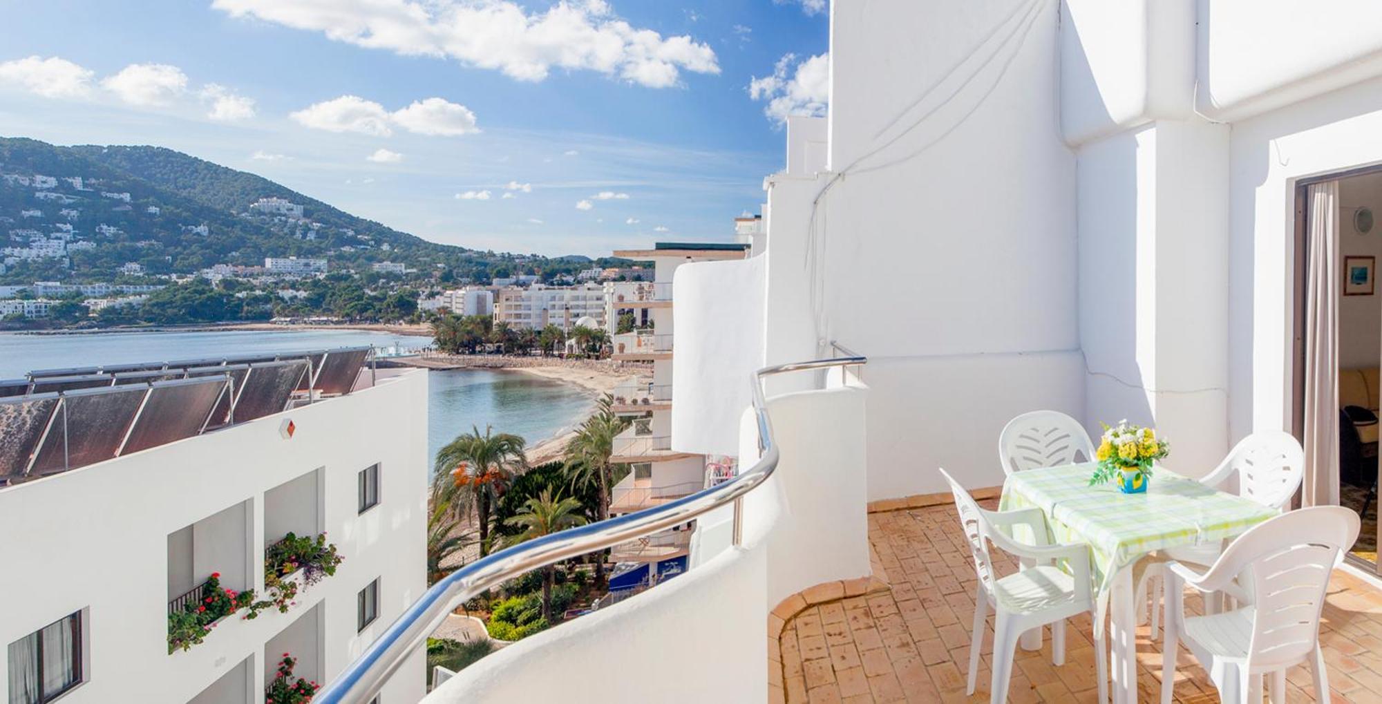 Apartamentos Bon Lloc Santa Eularia des Riu Ruang foto