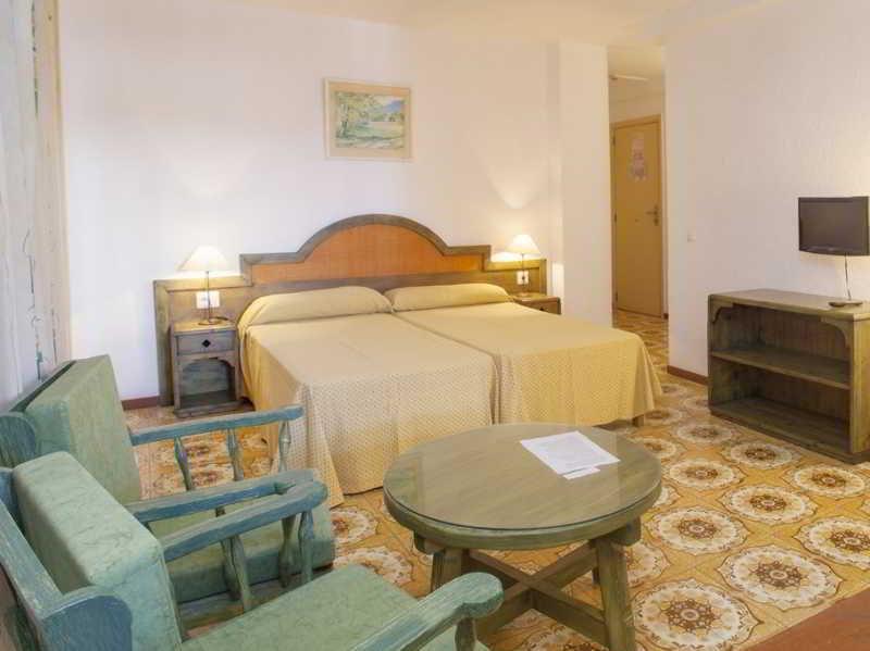 Apartamentos Bon Lloc Santa Eularia des Riu Bagian luar foto