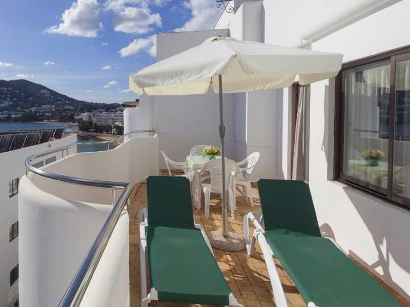 Apartamentos Bon Lloc Santa Eularia des Riu Bagian luar foto