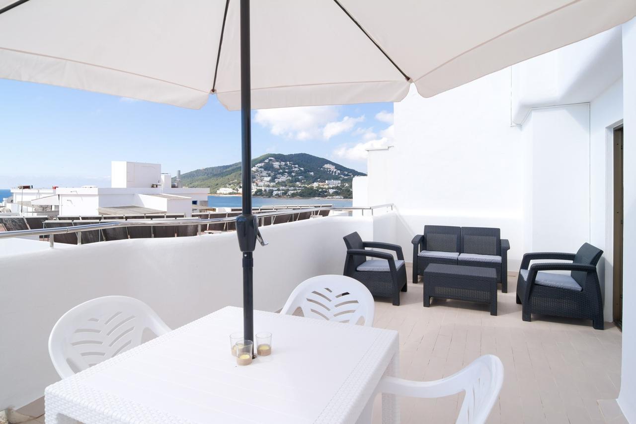 Apartamentos Bon Lloc Santa Eularia des Riu Bagian luar foto