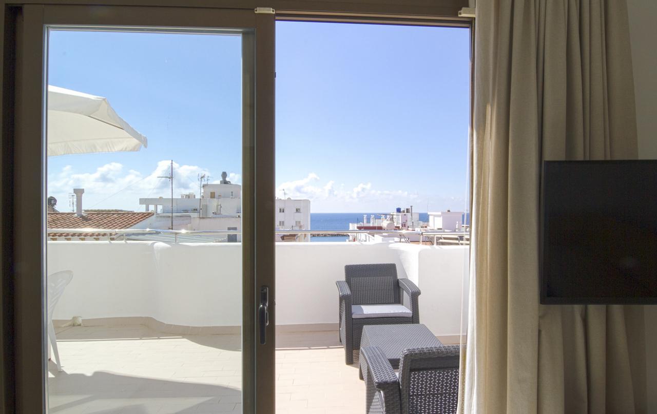 Apartamentos Bon Lloc Santa Eularia des Riu Bagian luar foto