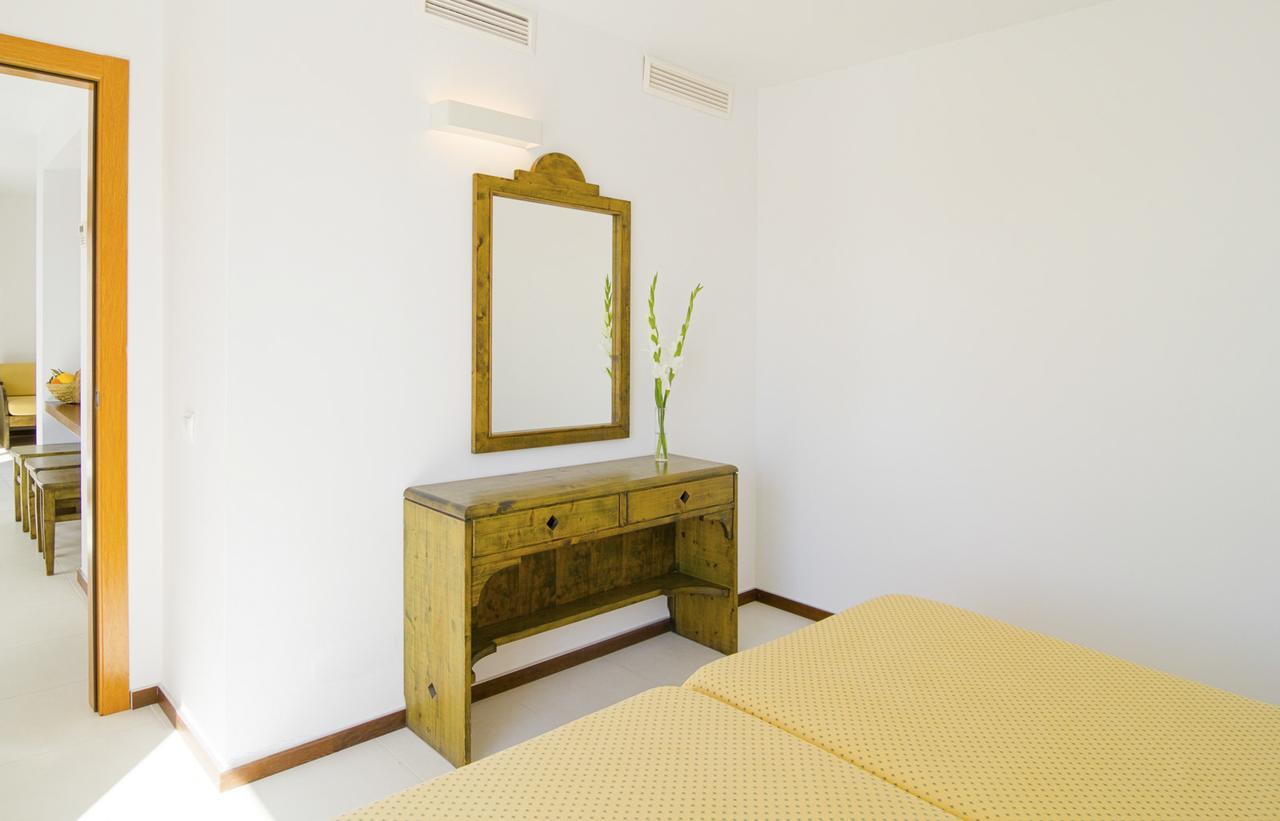 Apartamentos Bon Lloc Santa Eularia des Riu Bagian luar foto