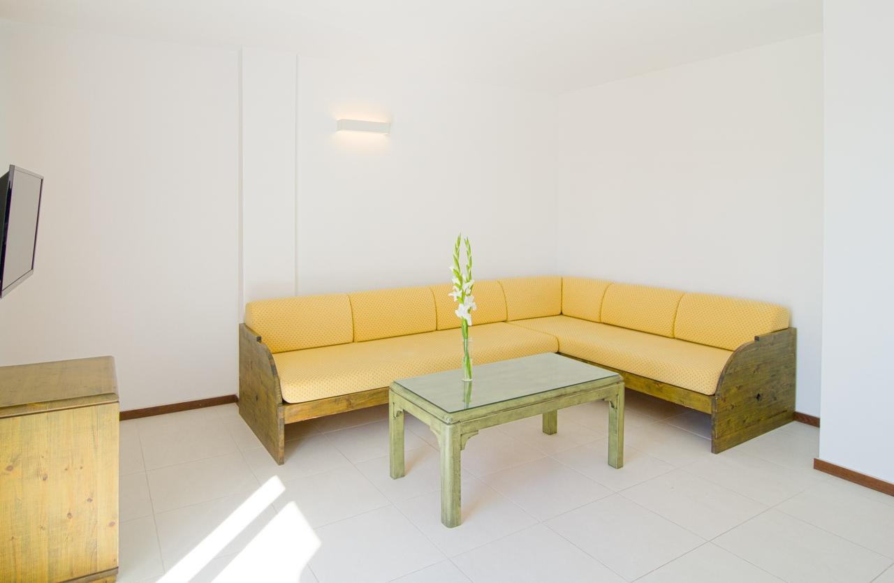 Apartamentos Bon Lloc Santa Eularia des Riu Bagian luar foto