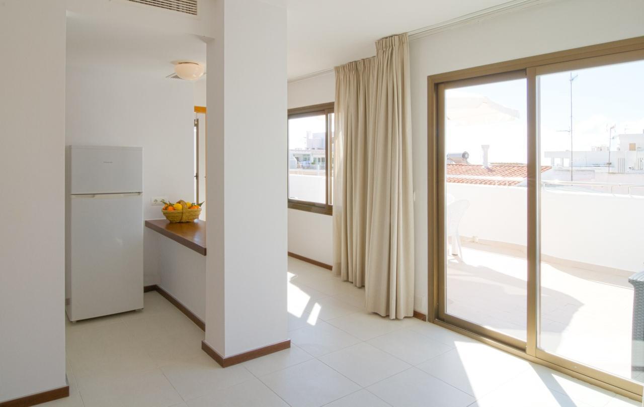 Apartamentos Bon Lloc Santa Eularia des Riu Bagian luar foto