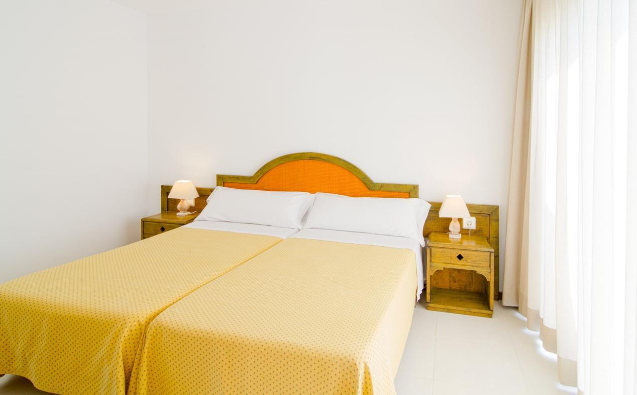 Apartamentos Bon Lloc Santa Eularia des Riu Bagian luar foto