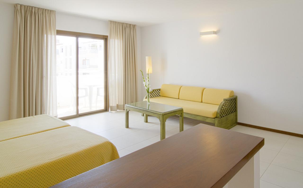 Apartamentos Bon Lloc Santa Eularia des Riu Bagian luar foto