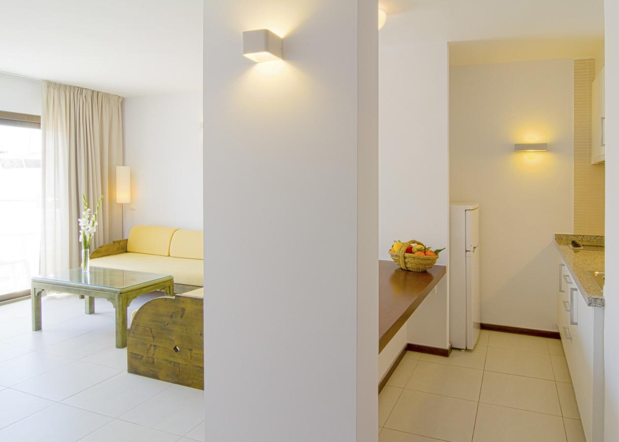 Apartamentos Bon Lloc Santa Eularia des Riu Bagian luar foto