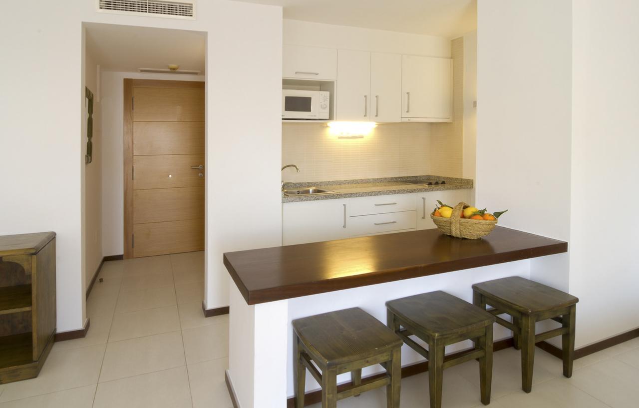 Apartamentos Bon Lloc Santa Eularia des Riu Bagian luar foto