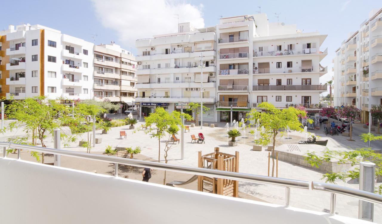 Apartamentos Bon Lloc Santa Eularia des Riu Bagian luar foto