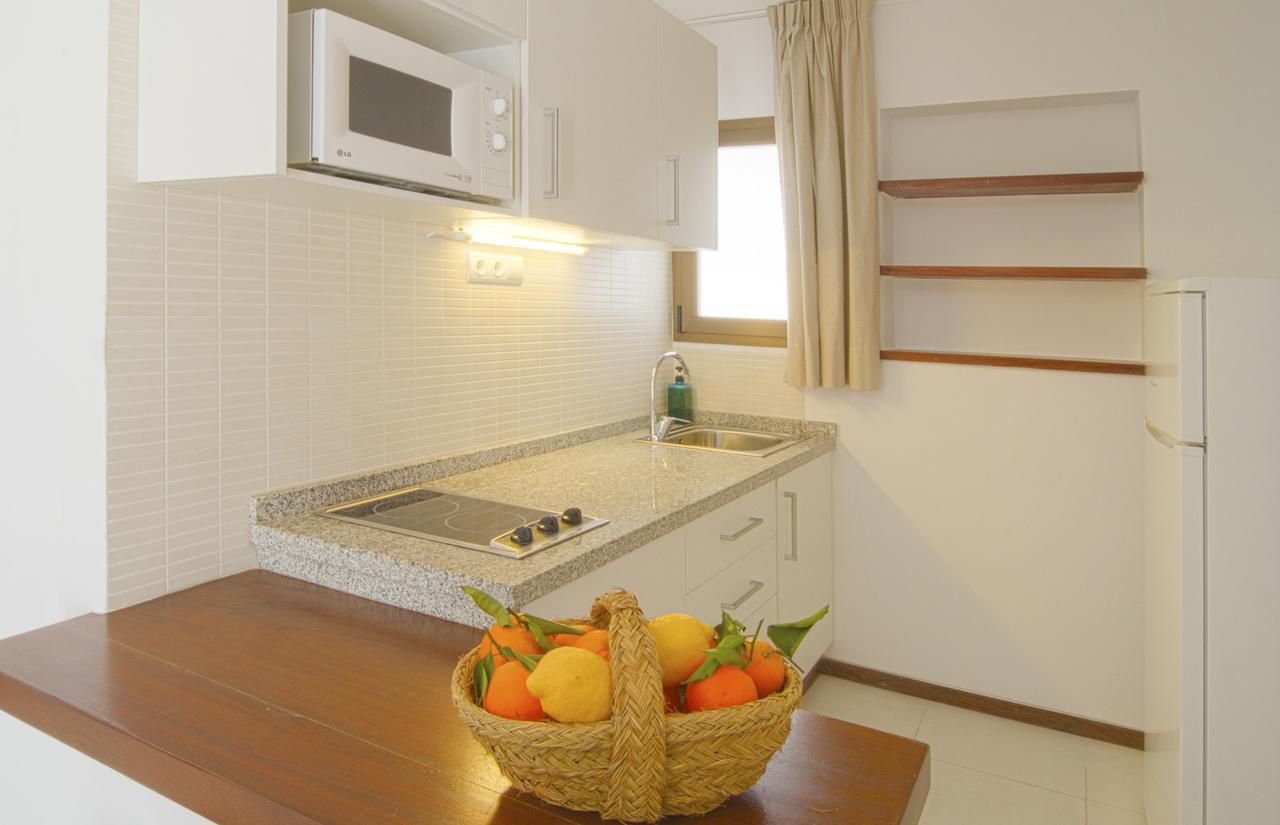 Apartamentos Bon Lloc Santa Eularia des Riu Bagian luar foto