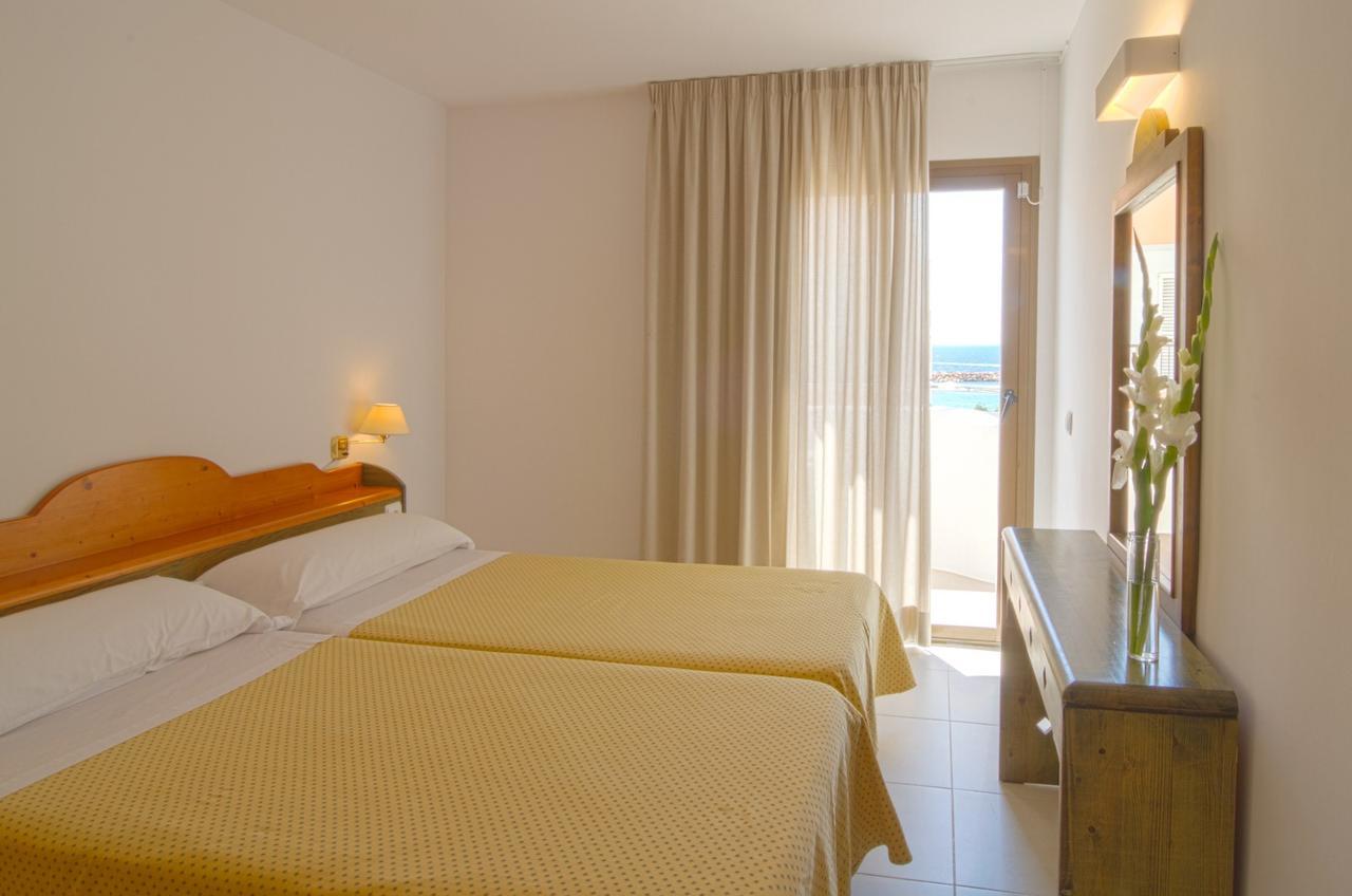 Apartamentos Bon Lloc Santa Eularia des Riu Bagian luar foto