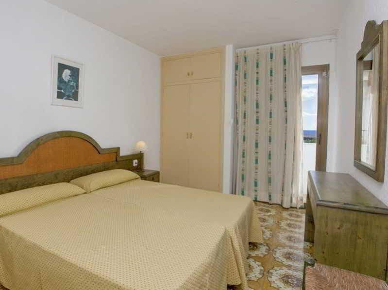Apartamentos Bon Lloc Santa Eularia des Riu Bagian luar foto