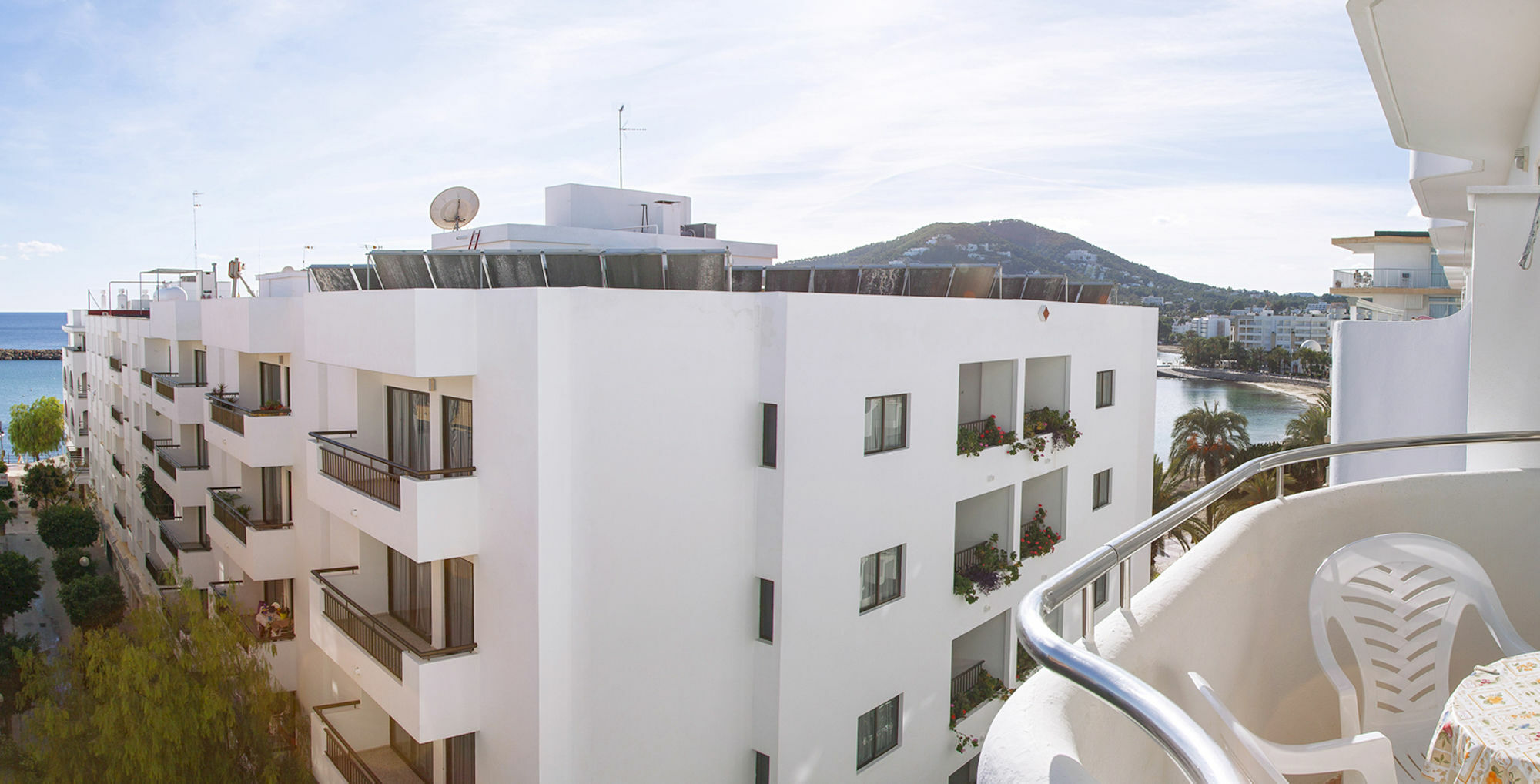 Apartamentos Bon Lloc Santa Eularia des Riu Bagian luar foto