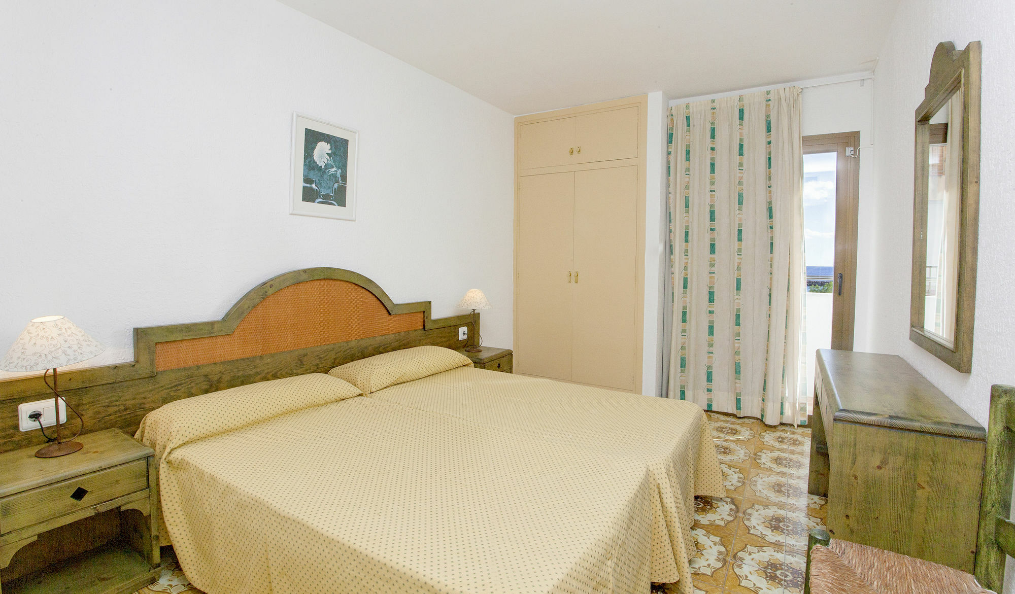 Apartamentos Bon Lloc Santa Eularia des Riu Bagian luar foto