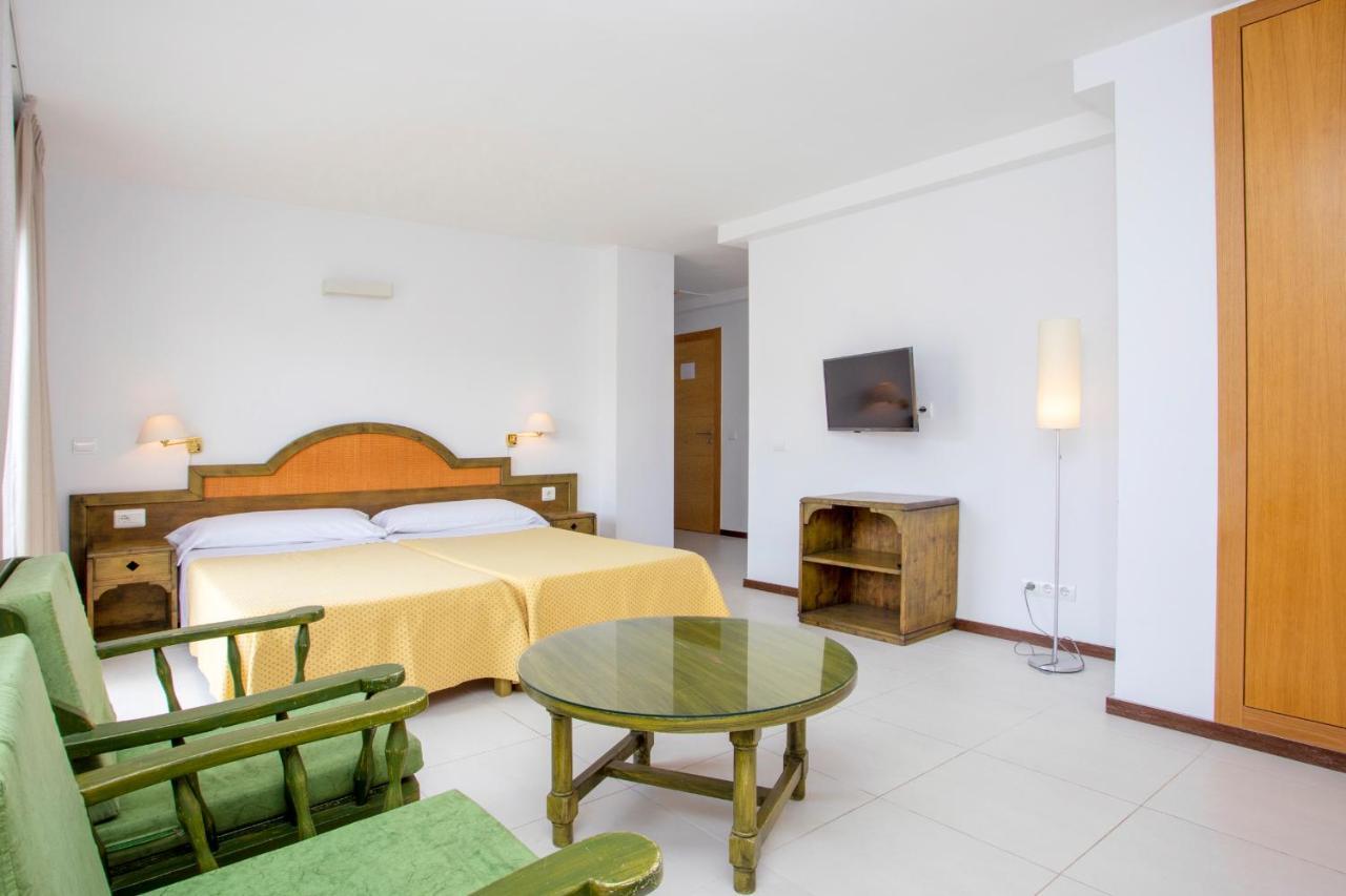 Apartamentos Bon Lloc Santa Eularia des Riu Bagian luar foto