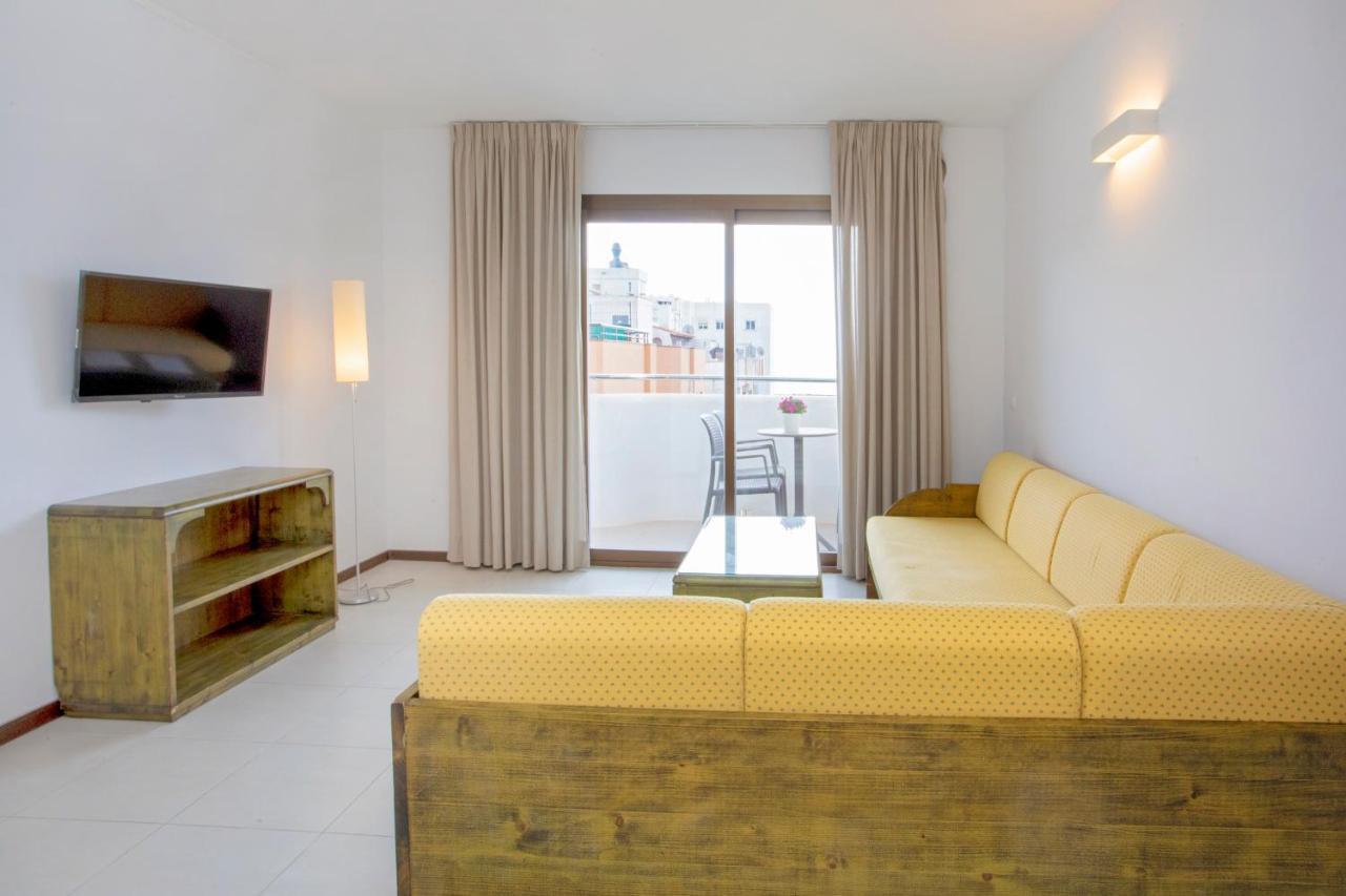 Apartamentos Bon Lloc Santa Eularia des Riu Bagian luar foto