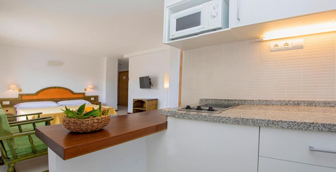 Apartamentos Bon Lloc Santa Eularia des Riu Bagian luar foto