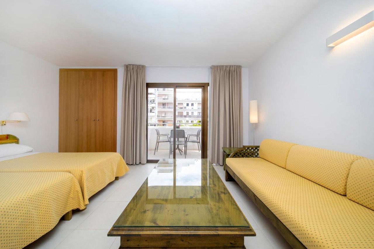 Apartamentos Bon Lloc Santa Eularia des Riu Bagian luar foto